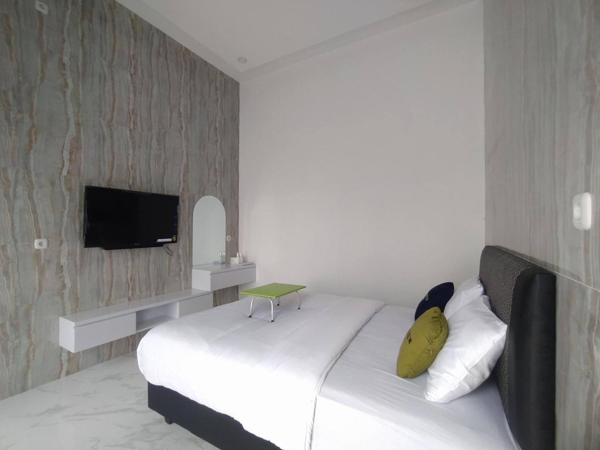 Urbanview Hotel Nimara Ngawi By Reddoorz Exterior photo