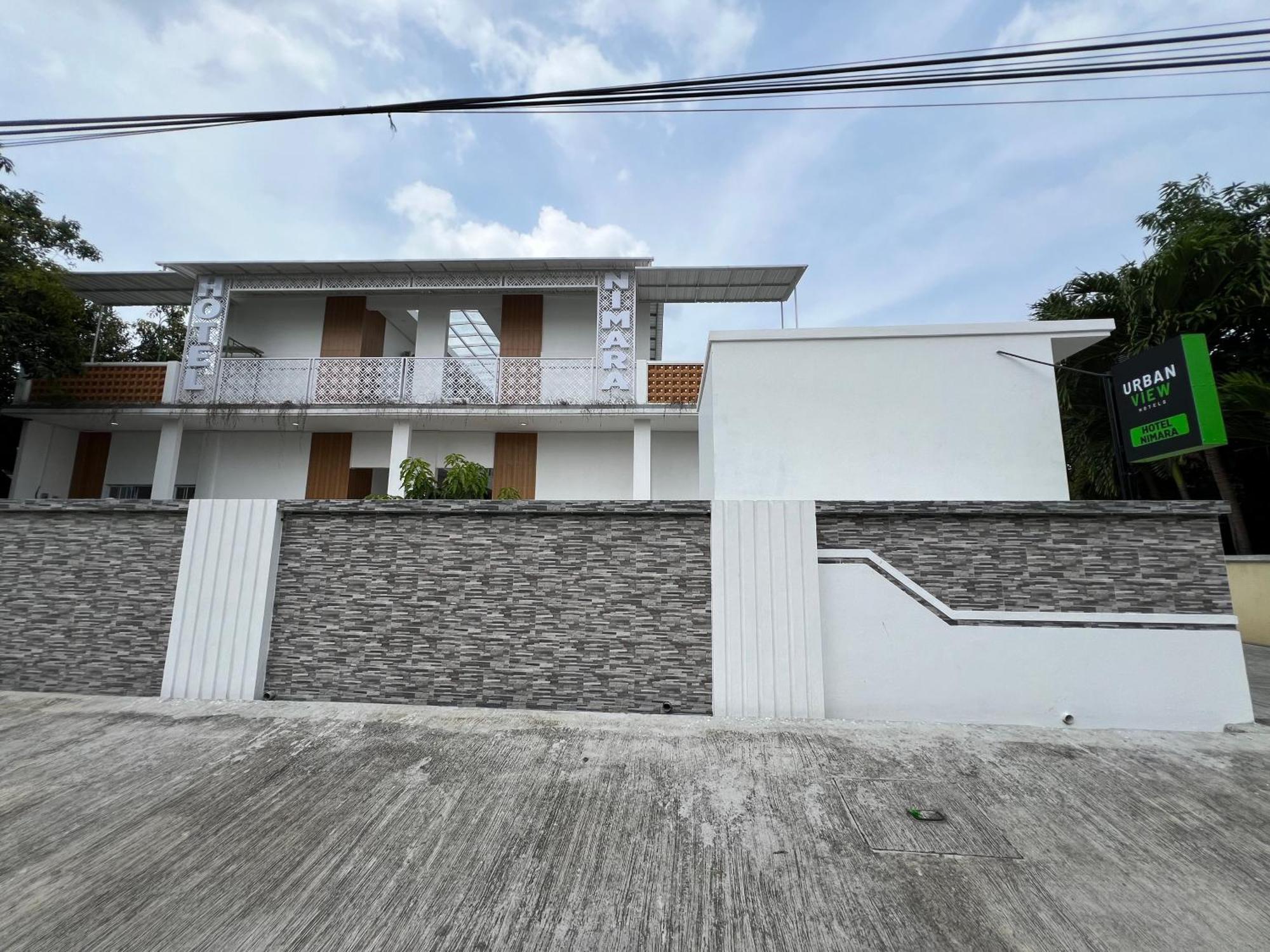 Urbanview Hotel Nimara Ngawi By Reddoorz Exterior photo