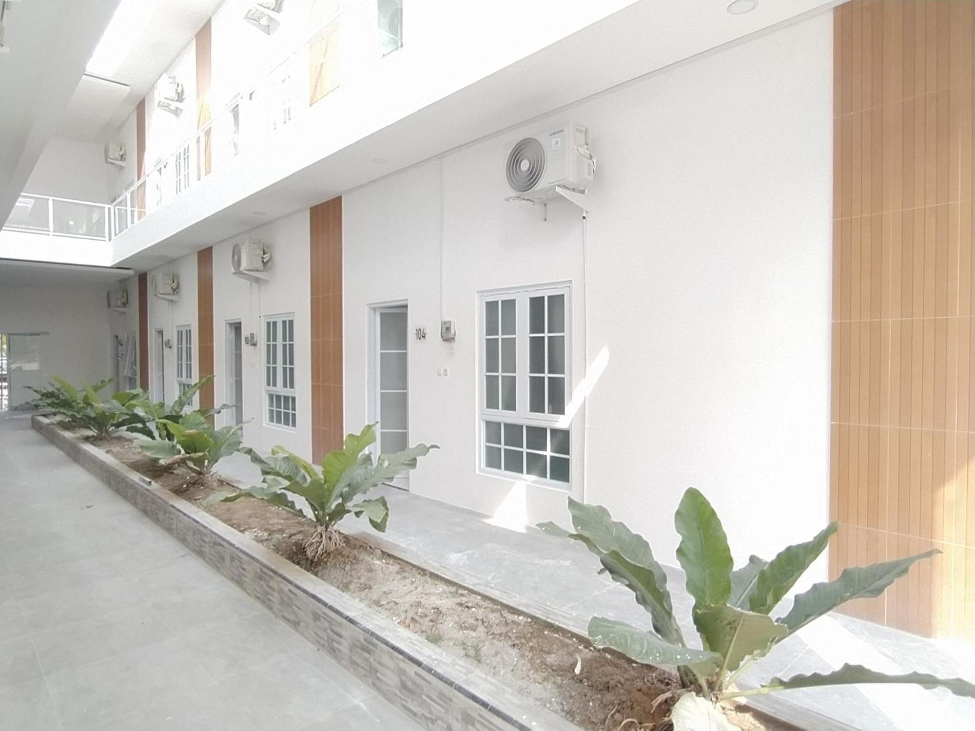 Urbanview Hotel Nimara Ngawi By Reddoorz Exterior photo